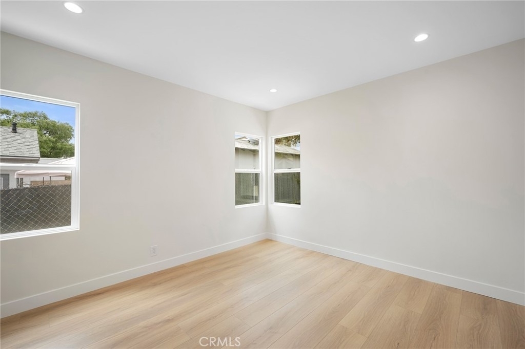 2519 Manhattan Avenue - Photo 17