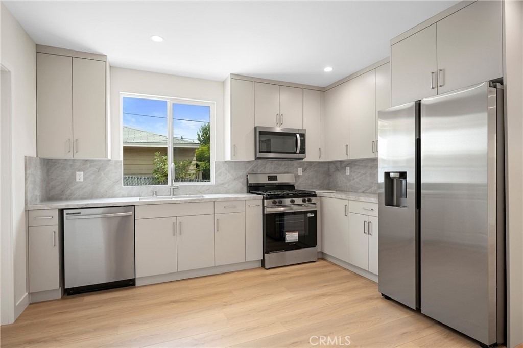 2519 Manhattan Avenue - Photo 8