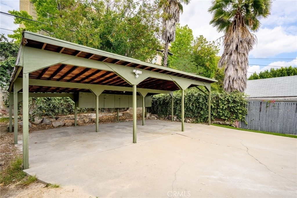 2519 Manhattan Avenue - Photo 22