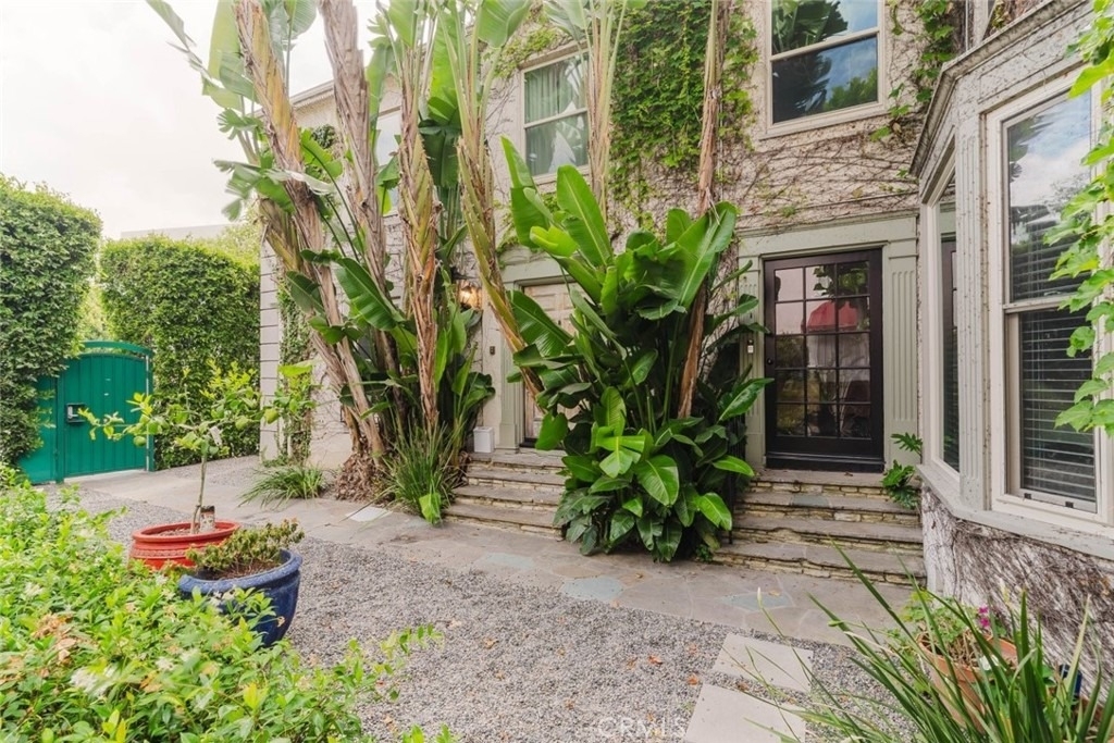 5962 San Vicente Boulevard - Photo 1