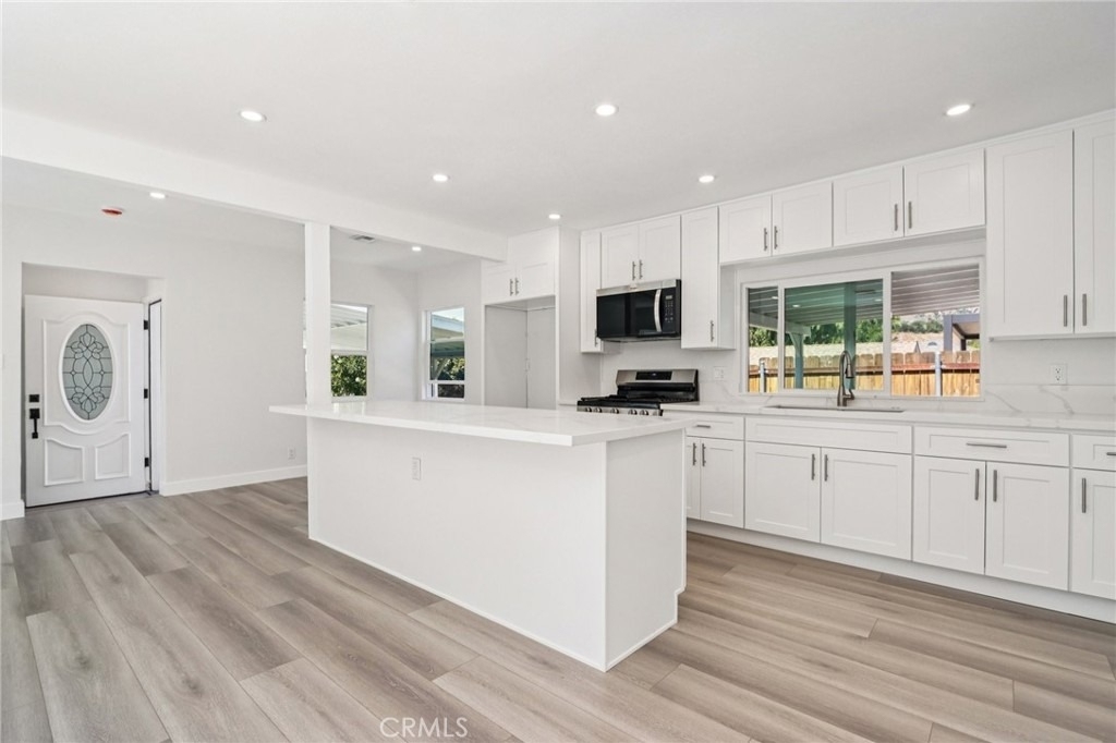 11036 Scoville Avenue - Photo 3