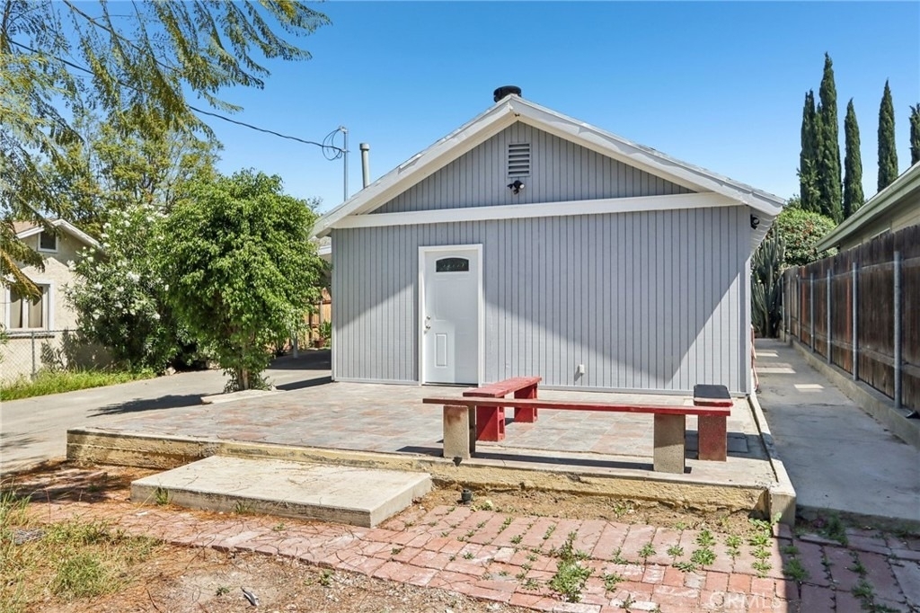 11032 Scoville Avenue - Photo 0