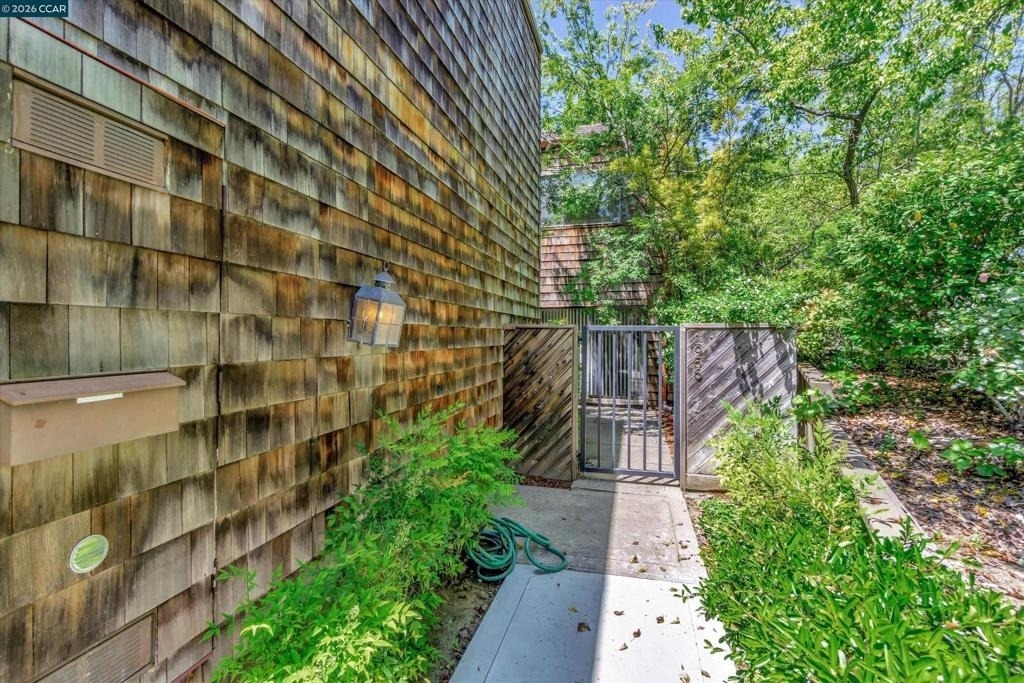 1956 Fair Ridge Ct - Photo 4