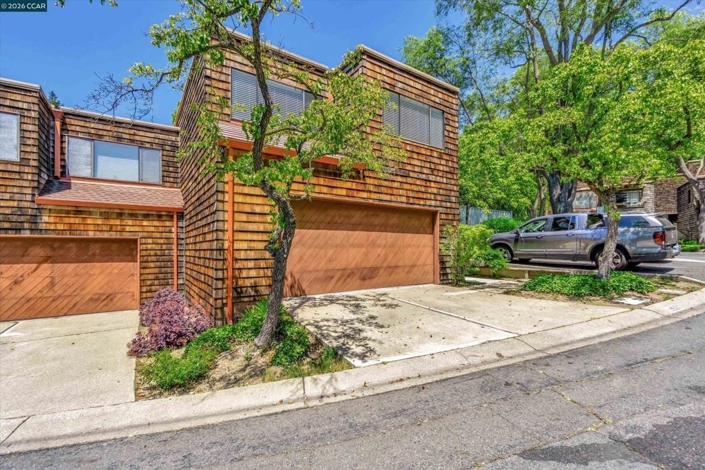 1956 Fair Ridge Ct - Photo 3
