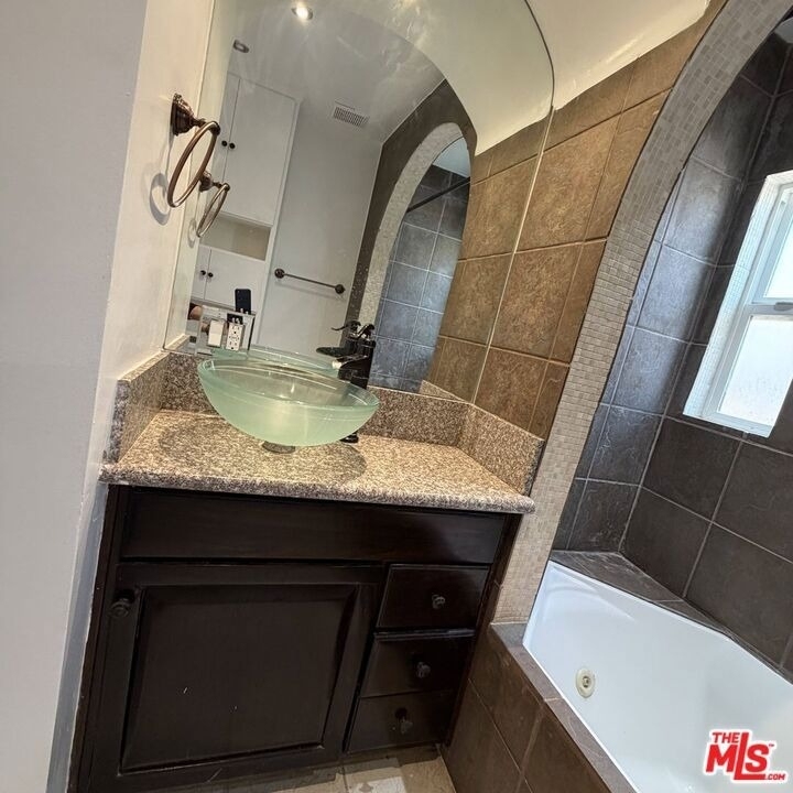 1104 N Frederic Street - Photo 19