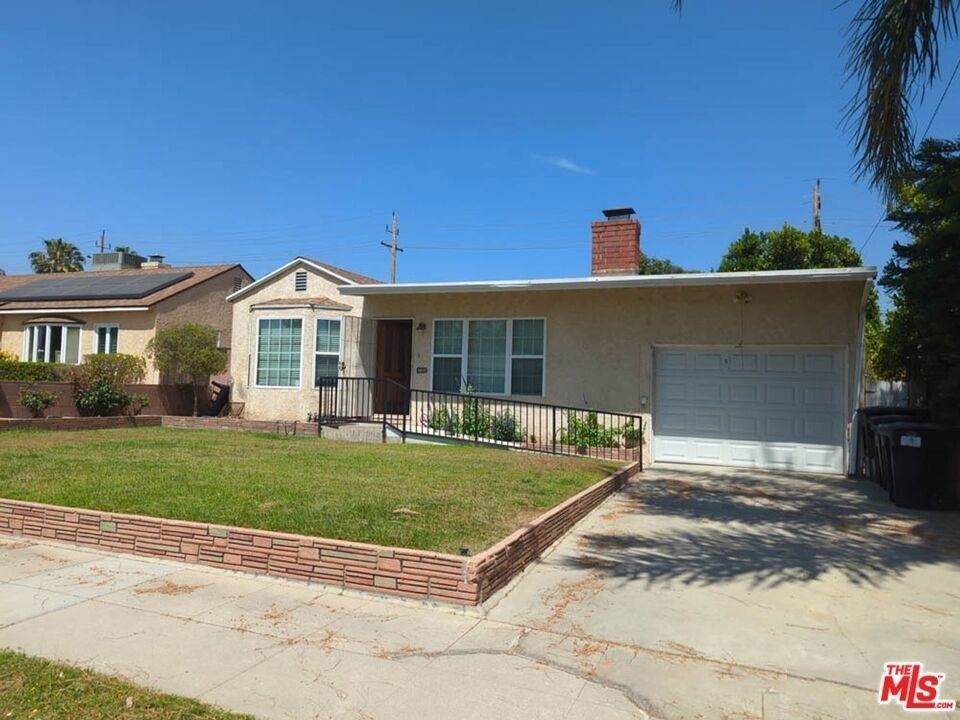 1104 N Frederic Street - Photo 0