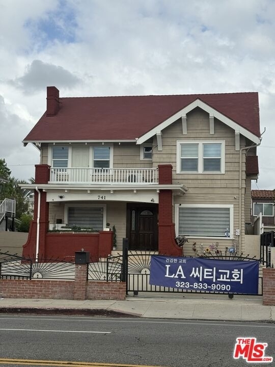 731 Crenshaw Boulevard - Photo 0