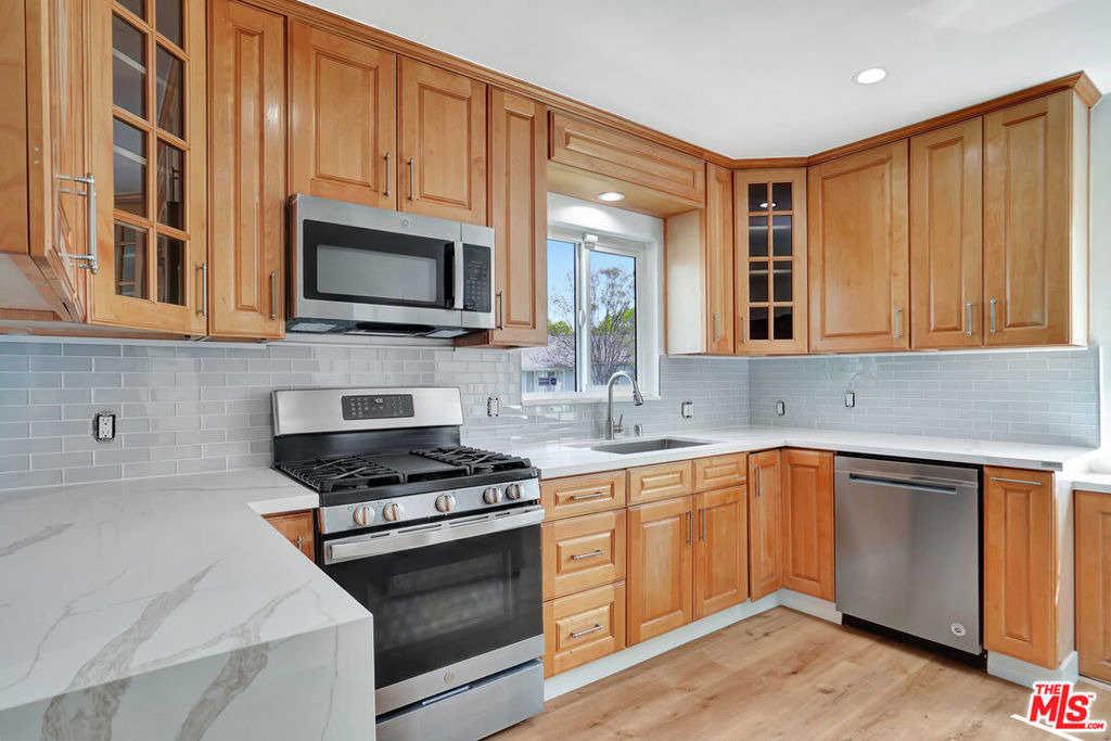 12801 Friar Street - Photo 14