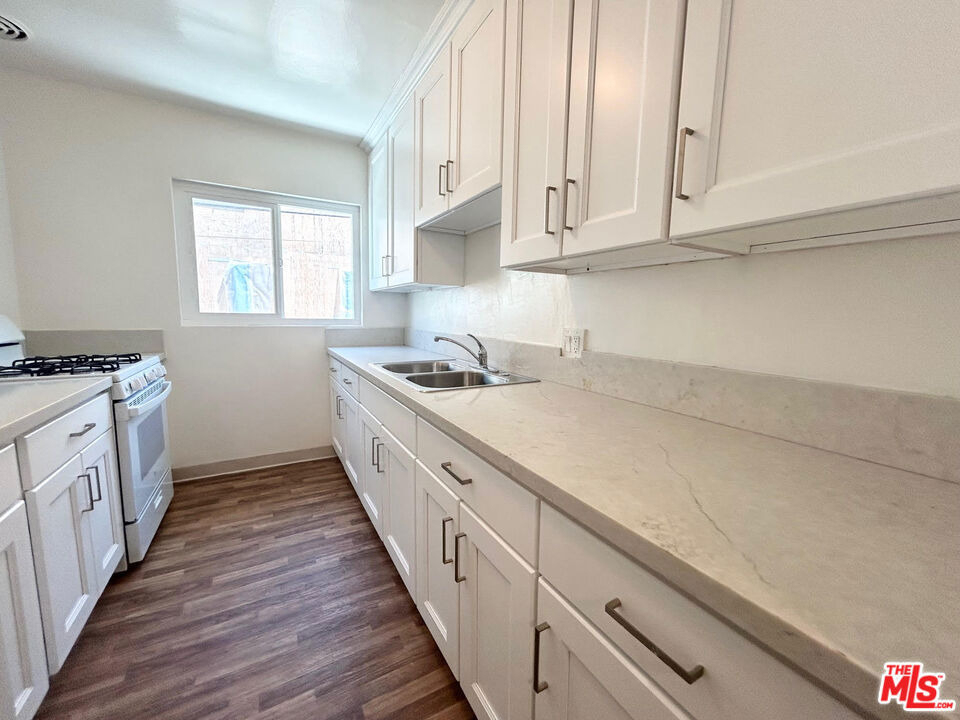 1146 N Formosa Avenue - Photo 3