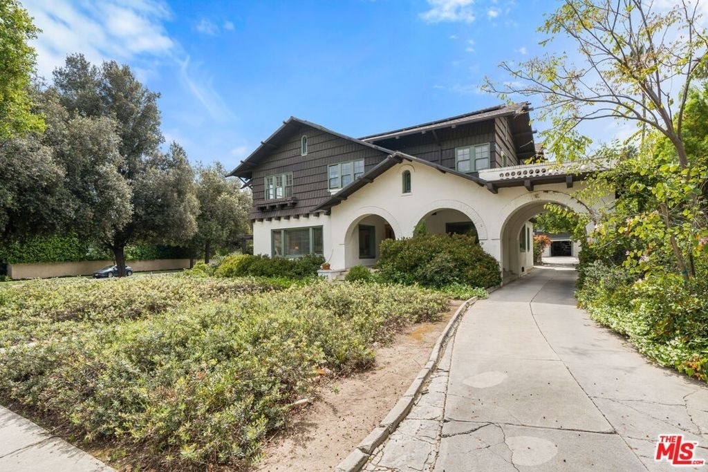 801 N Rodeo Drive - Photo 1