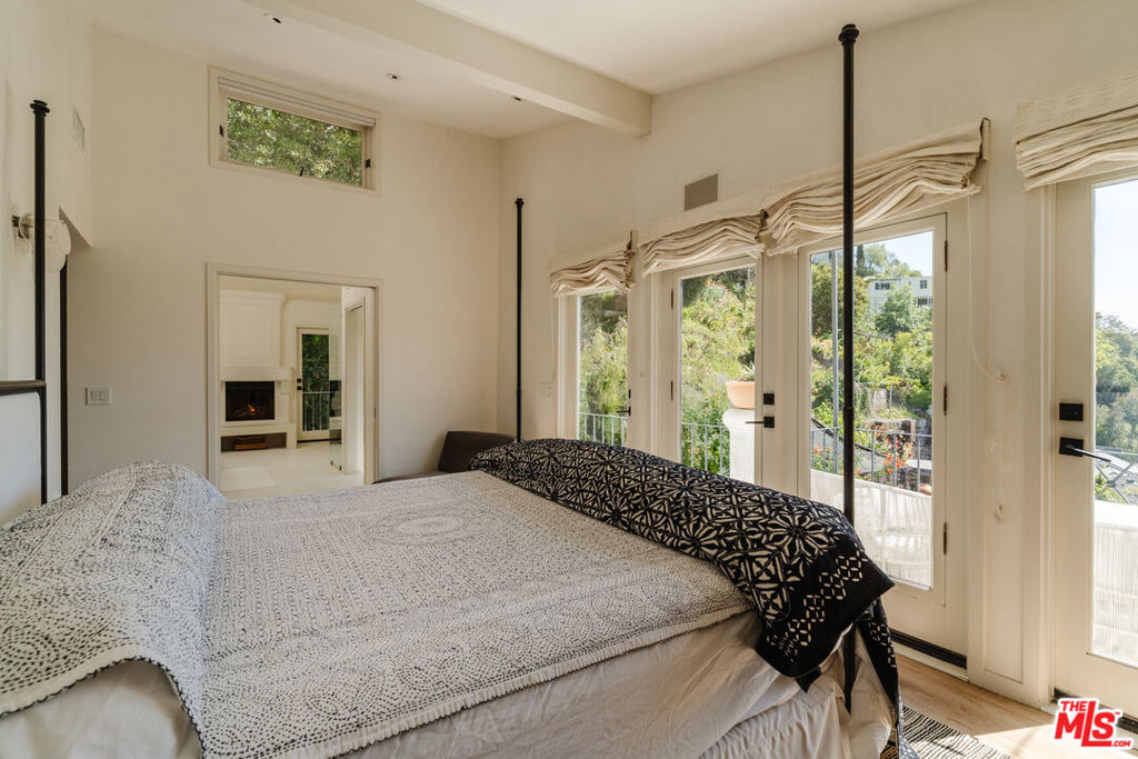 8706 Sunset Plaza Place - Photo 19
