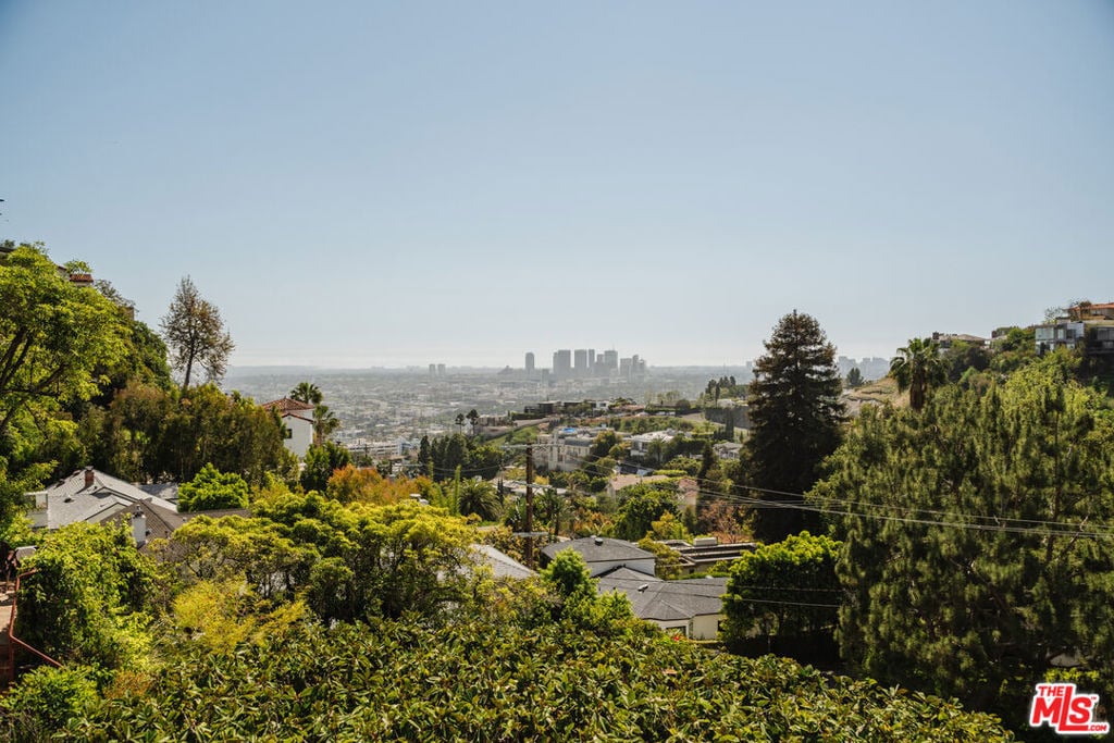 8706 Sunset Plaza Place - Photo 33