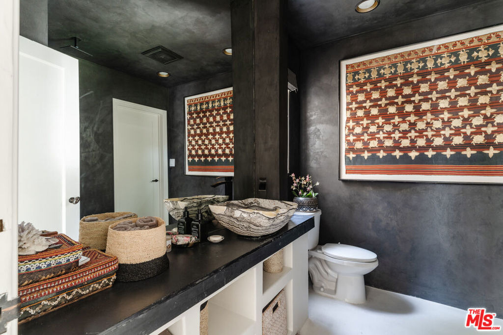 8706 Sunset Plaza Place - Photo 17