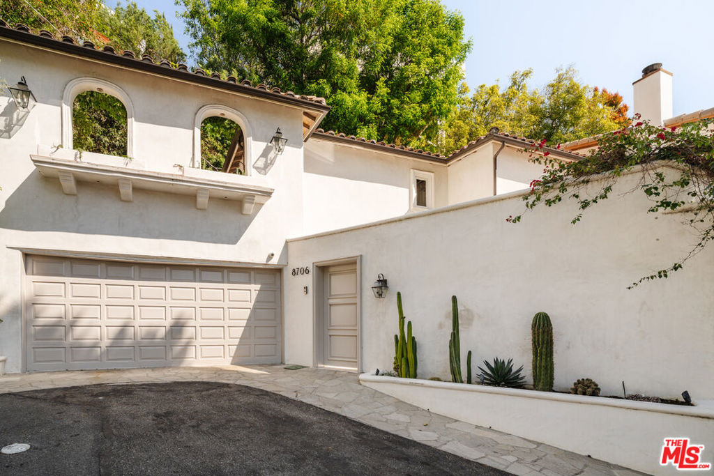 8706 Sunset Plaza Place - Photo 0