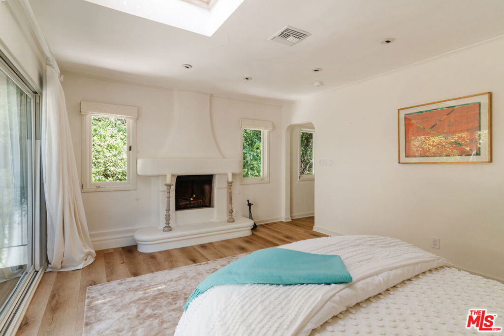8706 Sunset Plaza Place - Photo 25