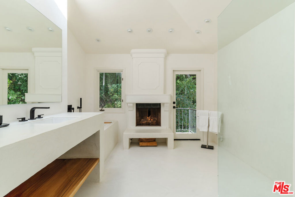8706 Sunset Plaza Place - Photo 22