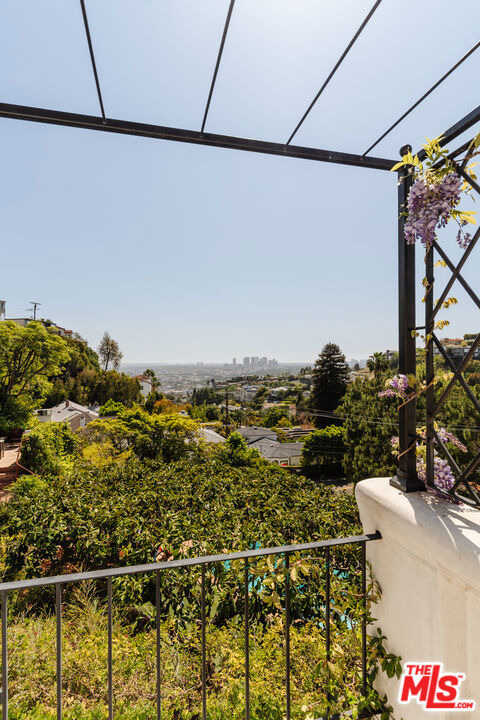 8706 Sunset Plaza Place - Photo 20
