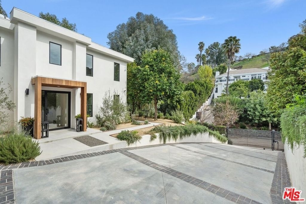 4545 Balboa Avenue - Photo 3
