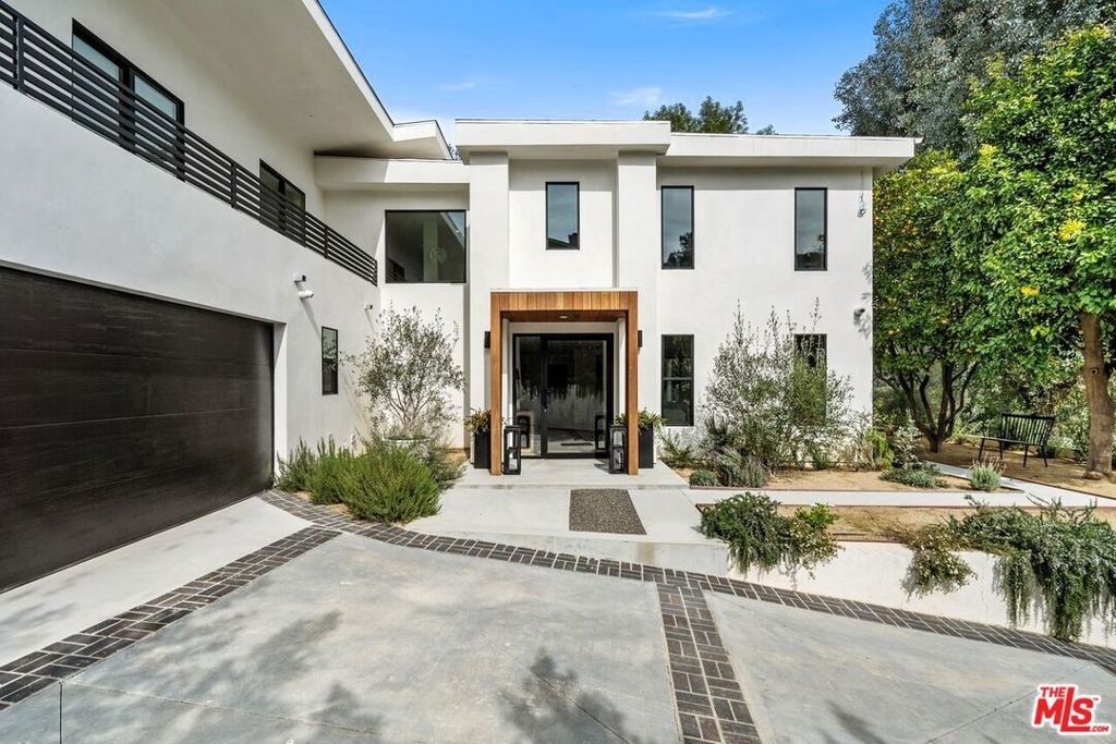 4545 Balboa Avenue - Photo 2