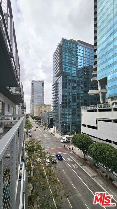 645 W 9th Street - Photo 16