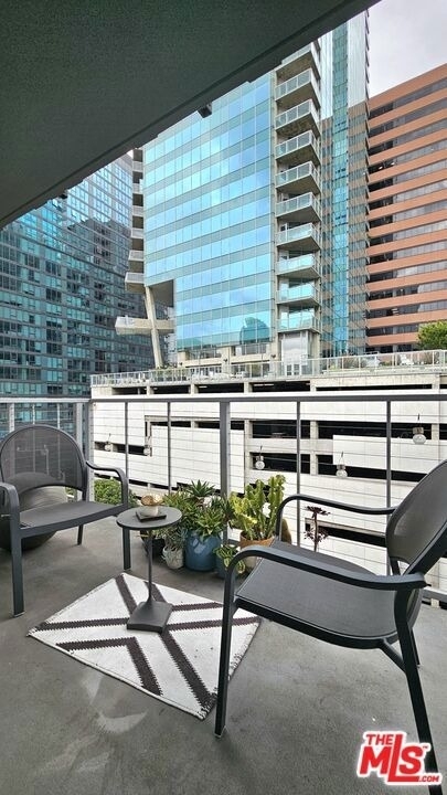 645 W 9th Street - Photo 14