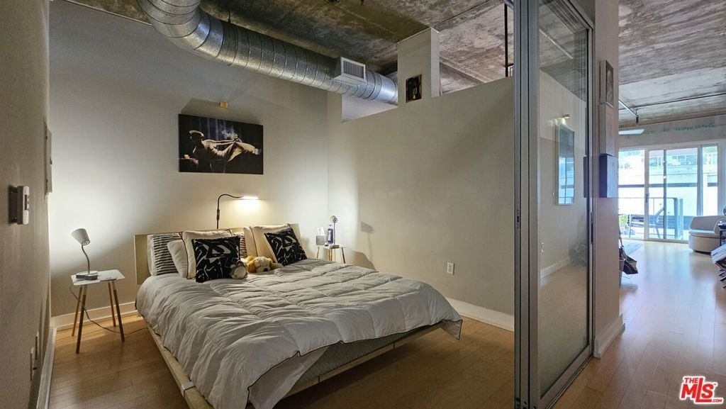 645 W 9th Street - Photo 2
