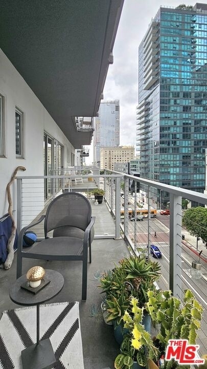 645 W 9th Street - Photo 15