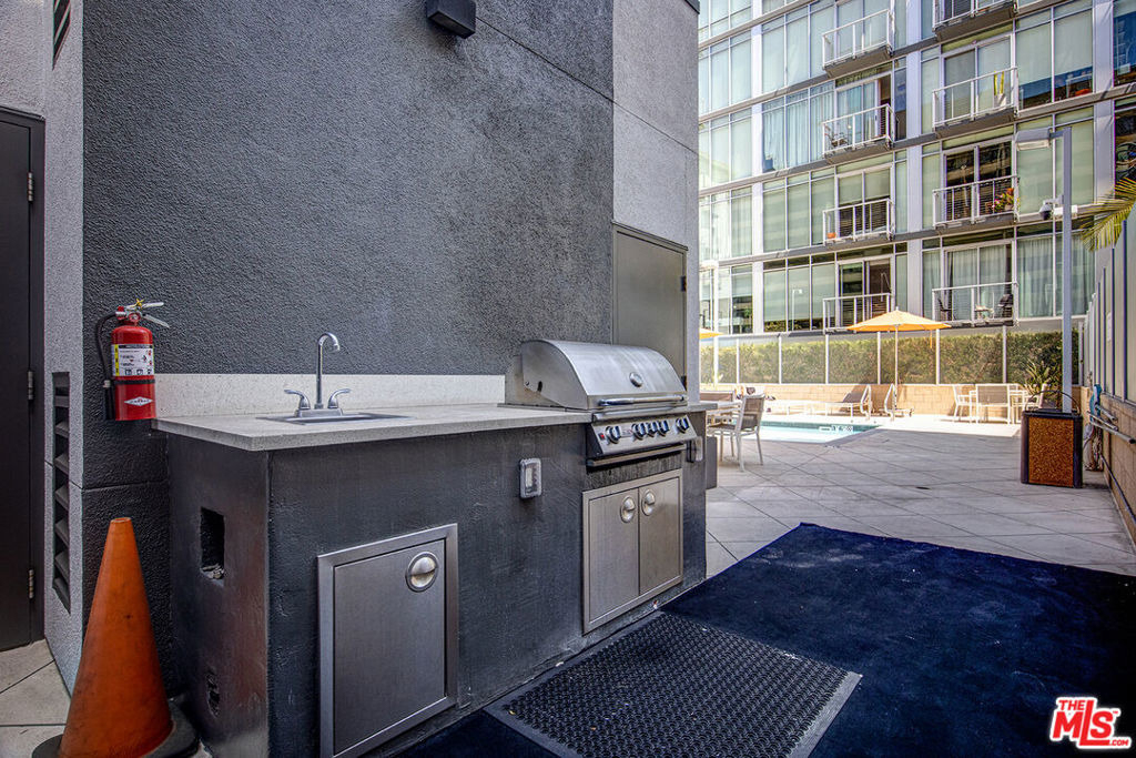 645 W 9th Street - Photo 26