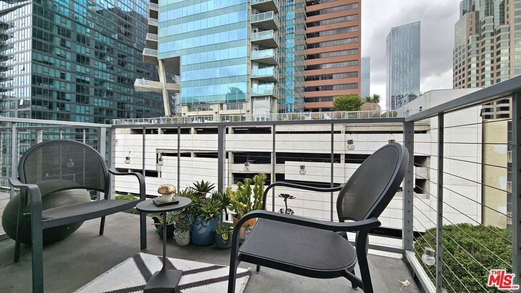 645 W 9th Street - Photo 17