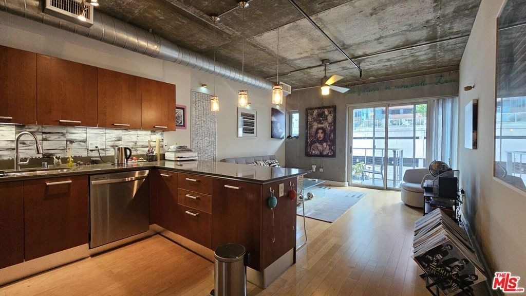 645 W 9th Street - Photo 0