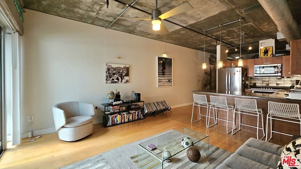 645 W 9th Street - Photo 12