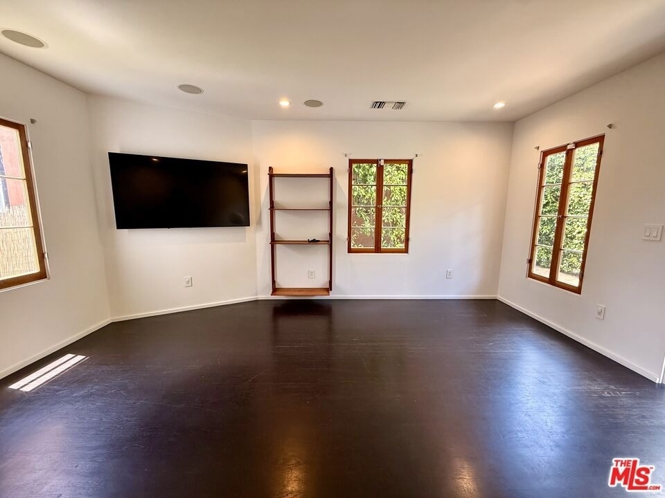 4248 Lexington Avenue - Photo 4