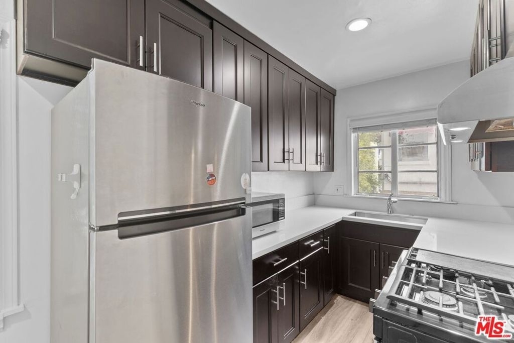 729 Crenshaw Boulevard - Photo 4