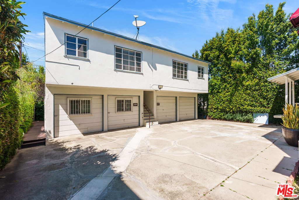 729 Crenshaw Boulevard - Photo 0