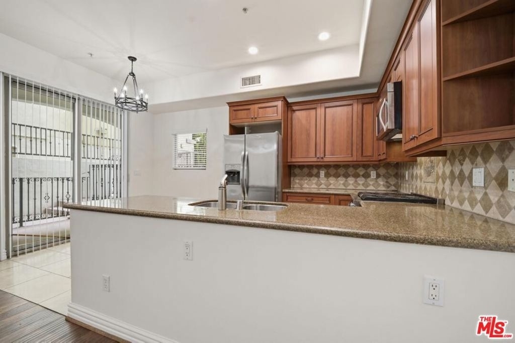 10913 Whipple Street - Photo 6
