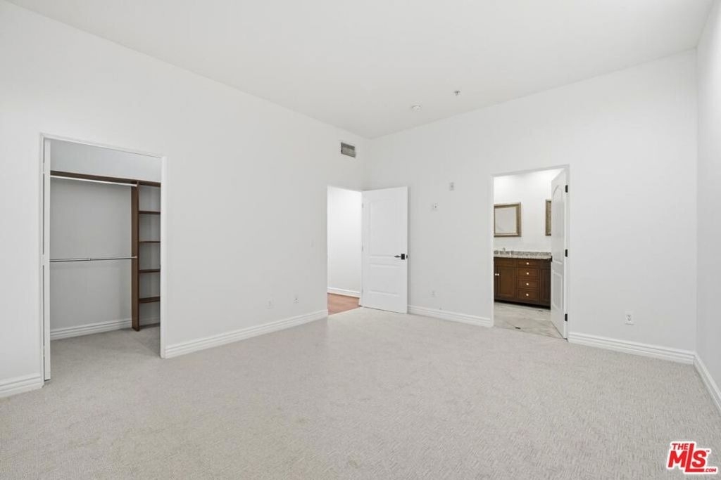 10913 Whipple Street - Photo 20