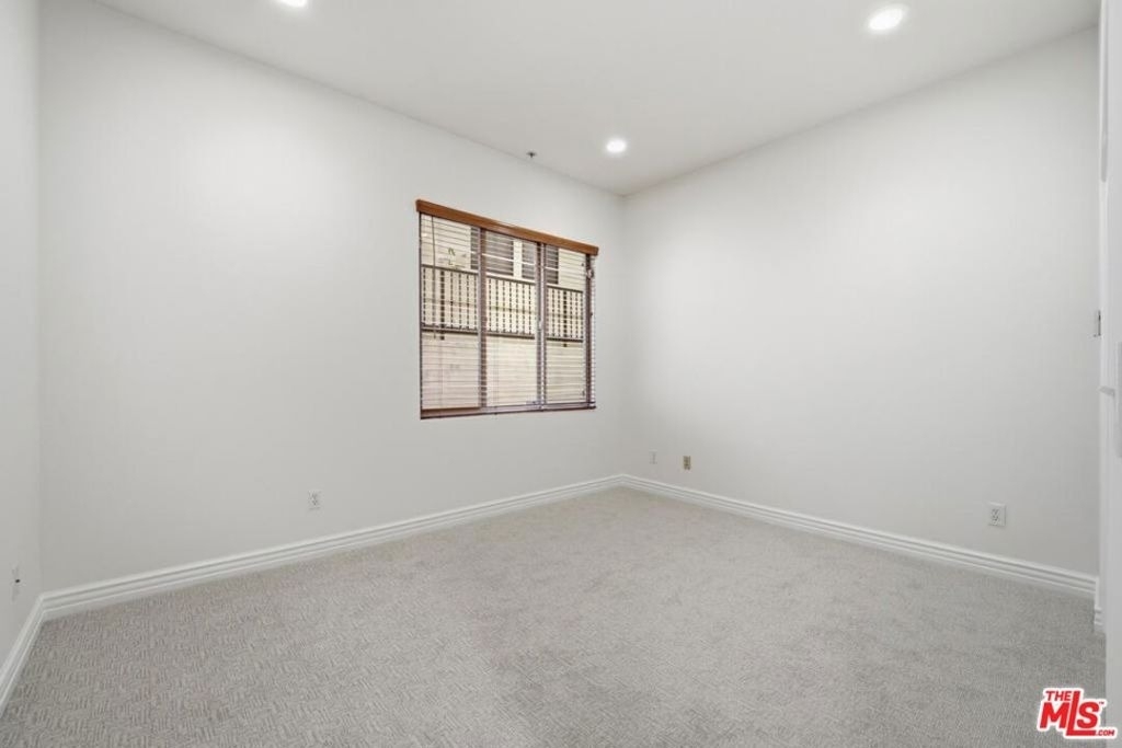 10913 Whipple Street - Photo 16