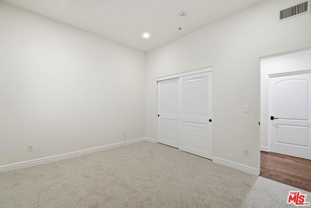 10913 Whipple Street - Photo 15