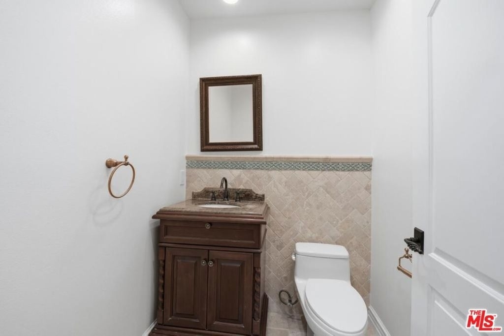 10913 Whipple Street - Photo 12