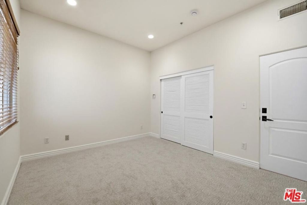 10913 Whipple Street - Photo 17