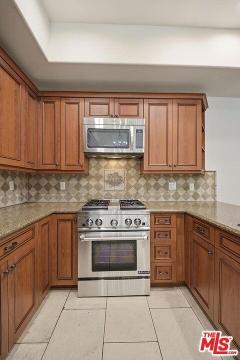 10913 Whipple Street - Photo 10