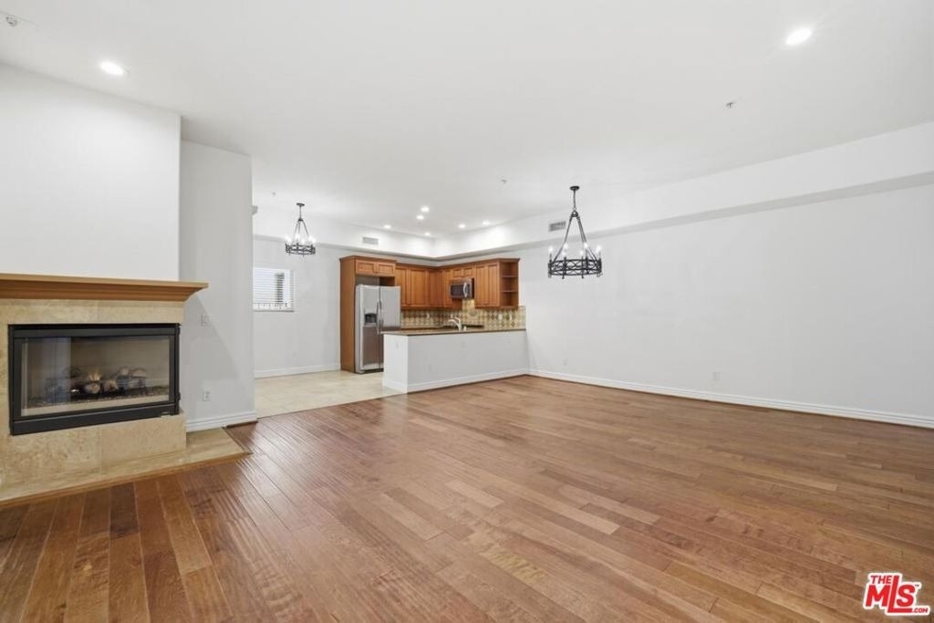 10913 Whipple Street - Photo 4