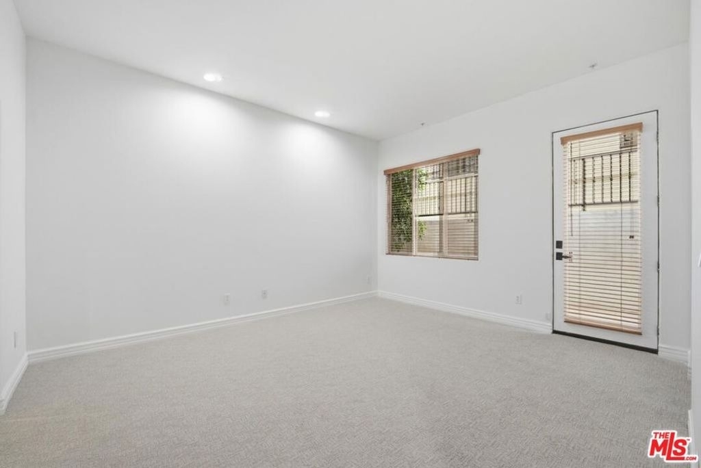10913 Whipple Street - Photo 19