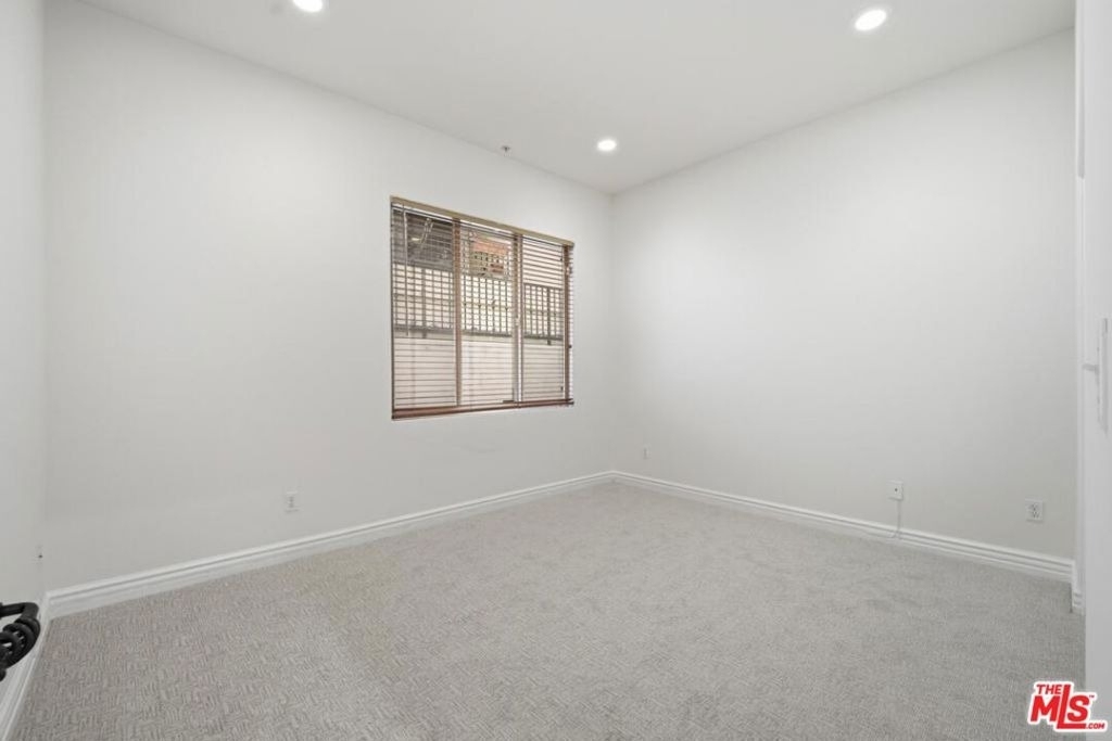 10913 Whipple Street - Photo 14