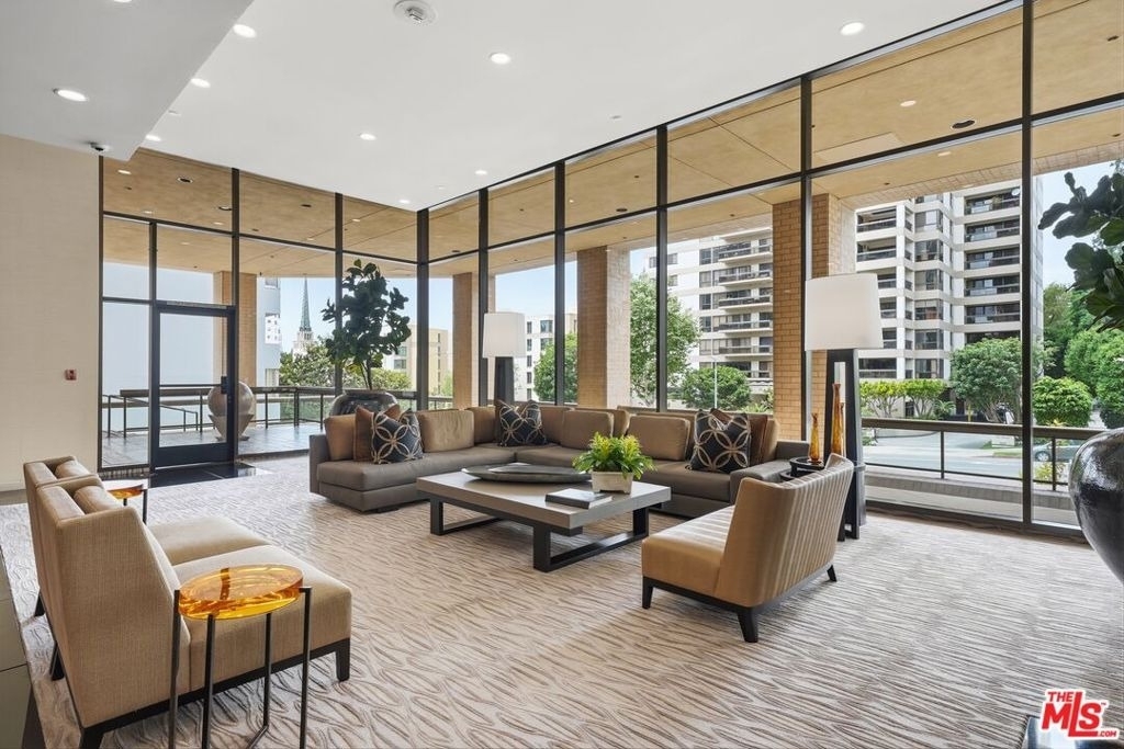 10430 Wilshire Boulevard - Photo 3