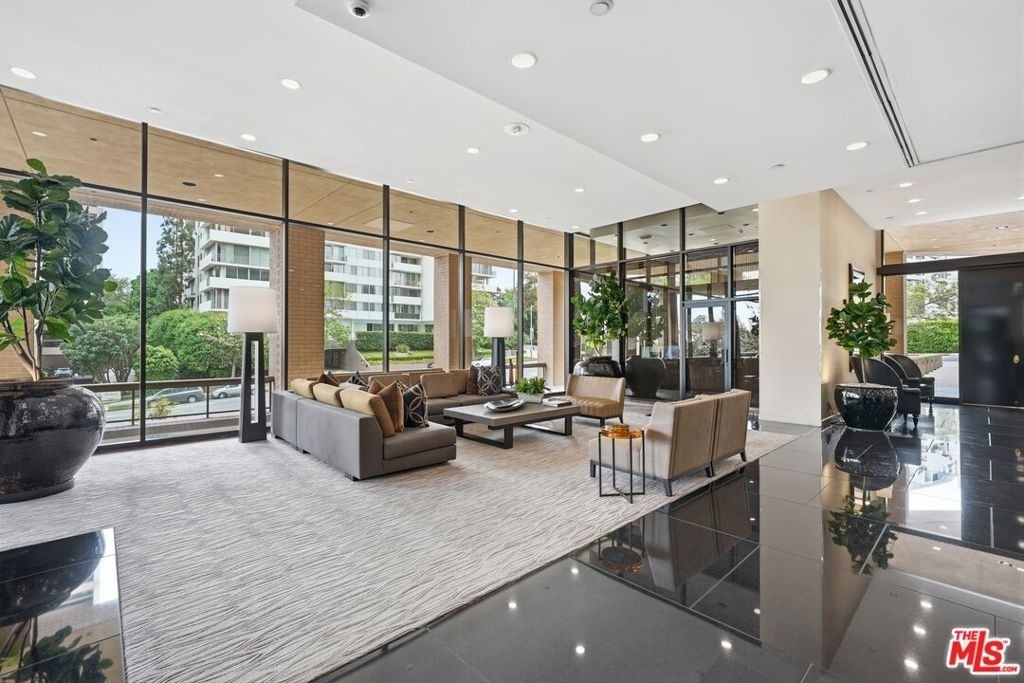 10430 Wilshire Boulevard - Photo 4