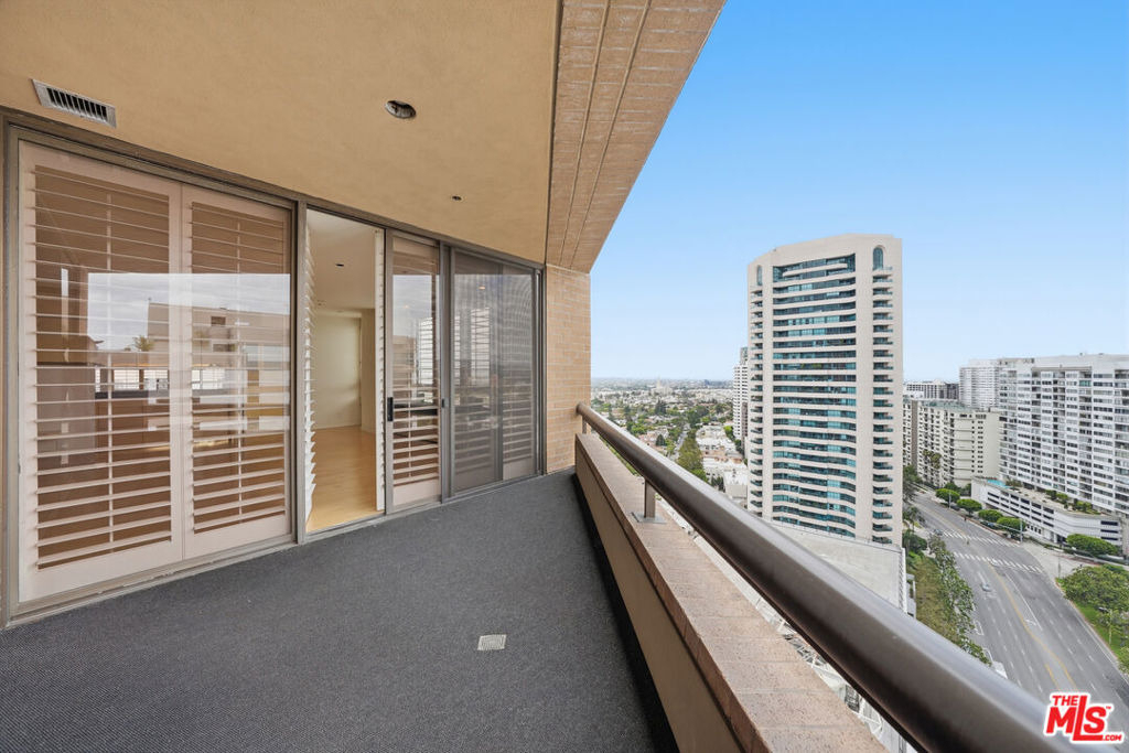 10430 Wilshire Boulevard - Photo 11