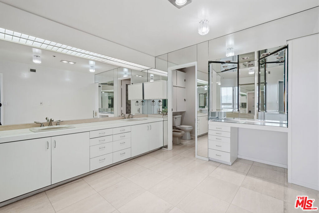 10430 Wilshire Boulevard - Photo 16
