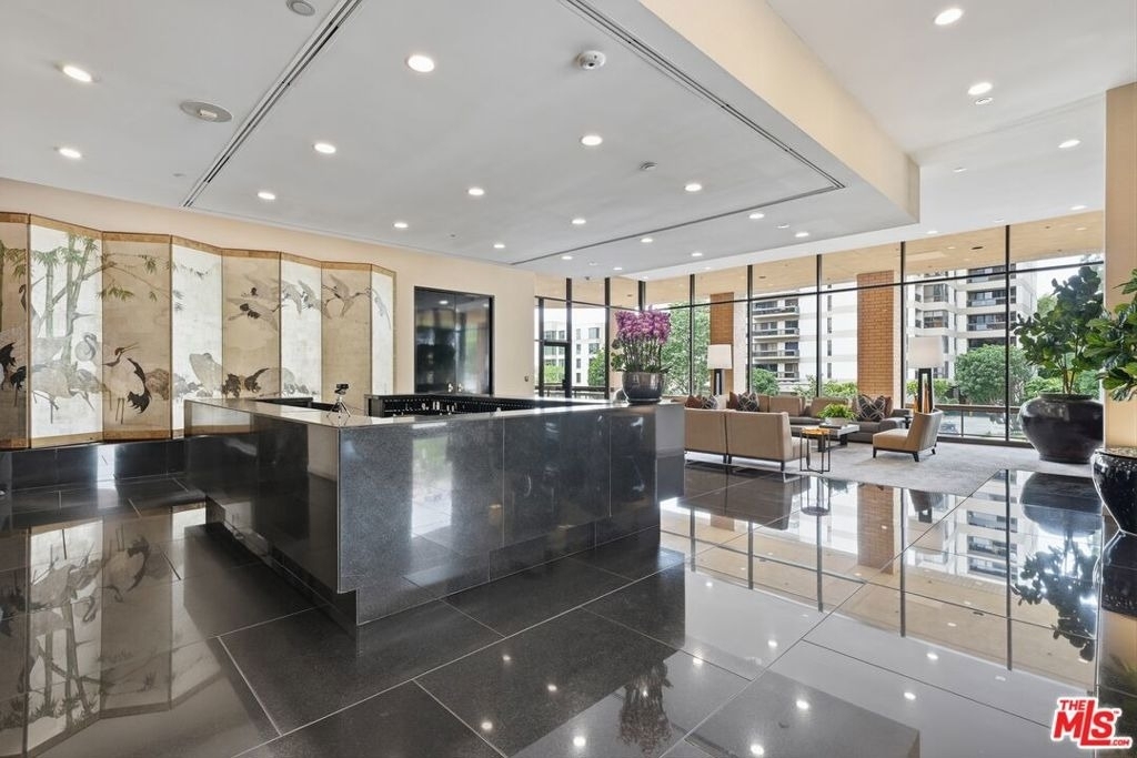 10430 Wilshire Boulevard - Photo 2