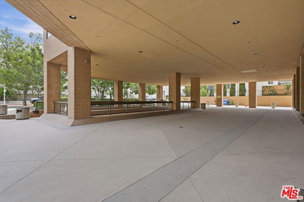 10430 Wilshire Boulevard - Photo 1